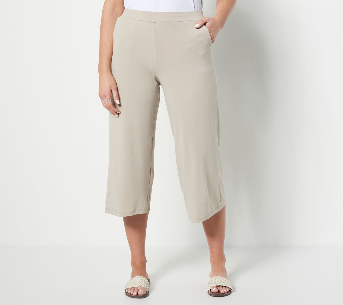 Modern Essentials Pet. Liquid Knit