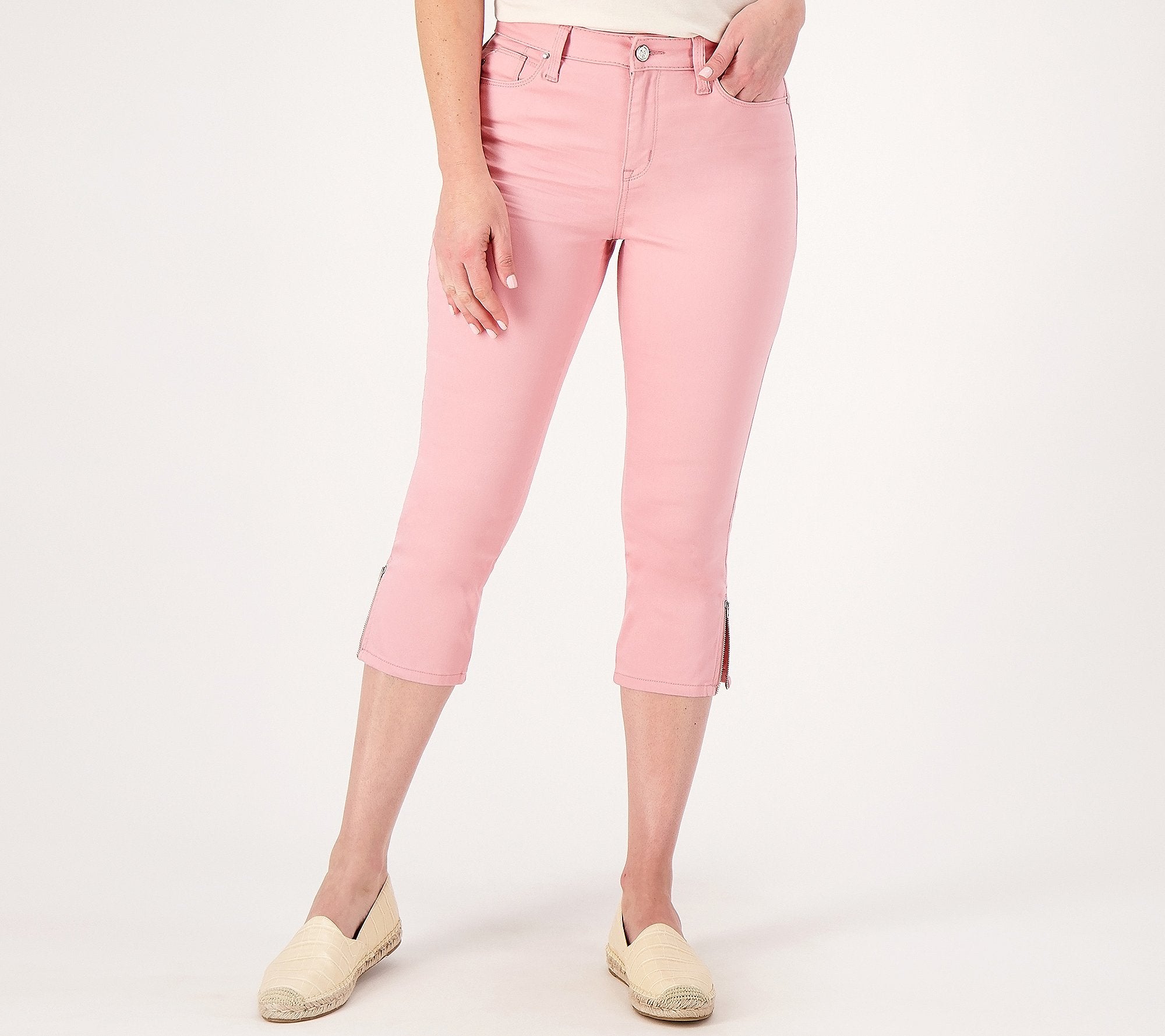 Wave Denim 5-Pocket Capri with Zipper Detail