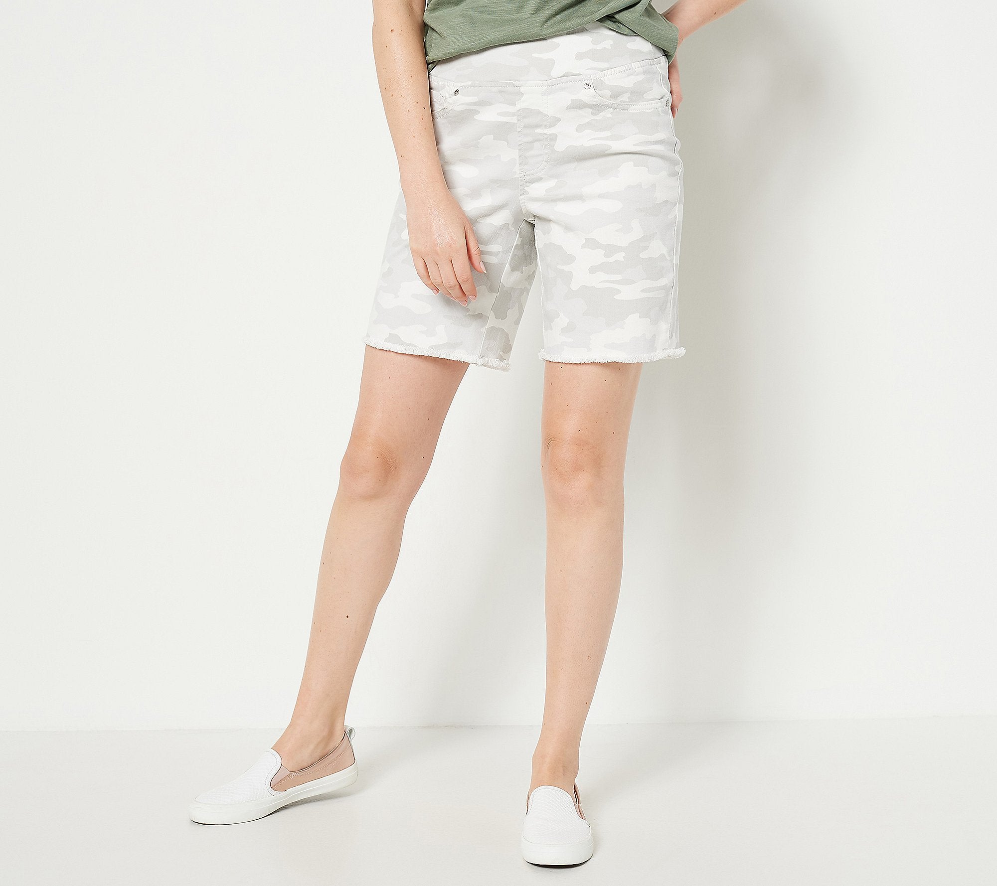 TripleLuxe Twill 5-Pocket 8" Shorts